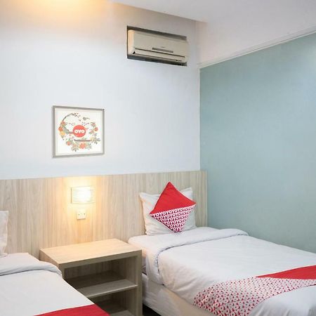 Oyo 1253 Hotel Wisata Jambi Экстерьер фото